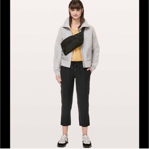 LULULEMON Womens 8 Black On The Fly Crop Woven Pants